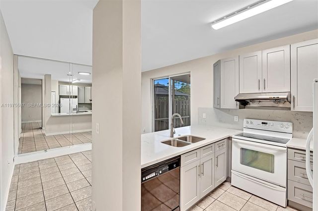 2297 NW 160th Ter 2297, Pembroke Pines, FL 33028