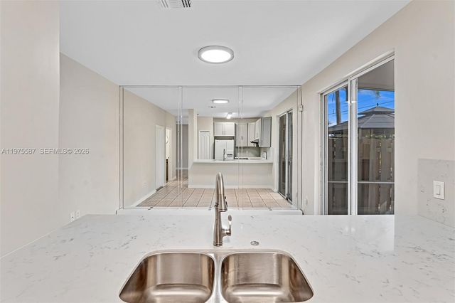 2297 NW 160th Ter 2297, Pembroke Pines, FL 33028