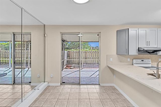 2297 NW 160th Ter 2297, Pembroke Pines, FL 33028