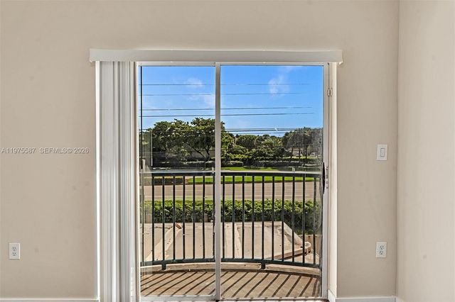 2297 NW 160th Ter 2297, Pembroke Pines, FL 33028