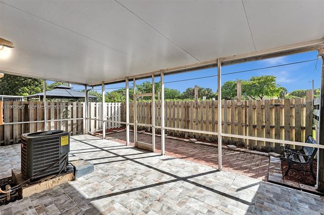 2297 NW 160th Ter 2297, Pembroke Pines, FL 33028