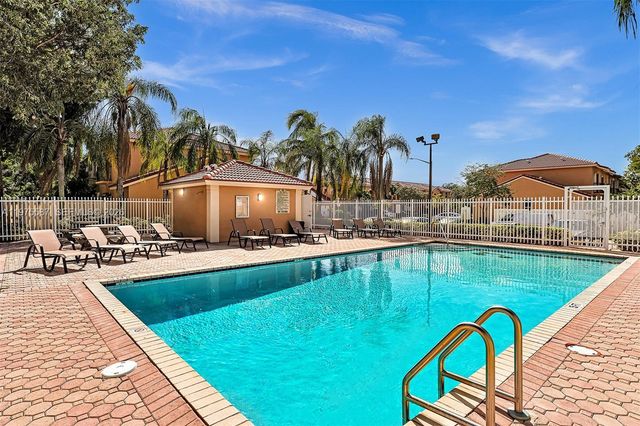 2297 NW 160th Ter 2297, Pembroke Pines, FL 33028