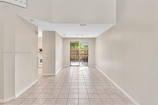 2297 NW 160th Ter 2297, Pembroke Pines, FL 33028