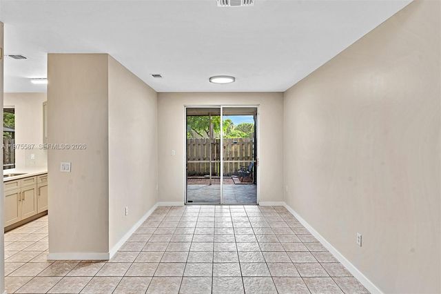 2297 NW 160th Ter 2297, Pembroke Pines, FL 33028