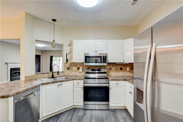 922 Willow PT, Newport News, VA 23602