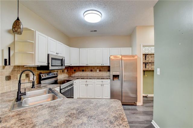 922 Willow PT, Newport News, VA 23602