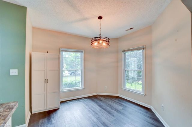 922 Willow PT, Newport News, VA 23602
