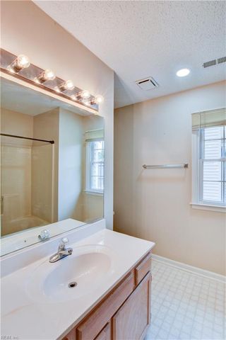 922 Willow PT, Newport News, VA 23602