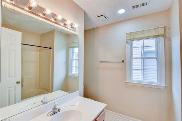 922 Willow PT, Newport News, VA 23602