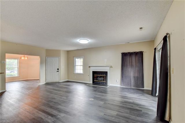 922 Willow PT, Newport News, VA 23602