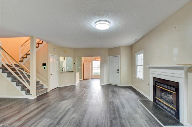 922 Willow PT, Newport News, VA 23602