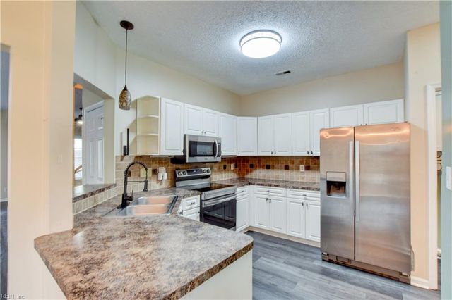 922 Willow PT, Newport News, VA 23602
