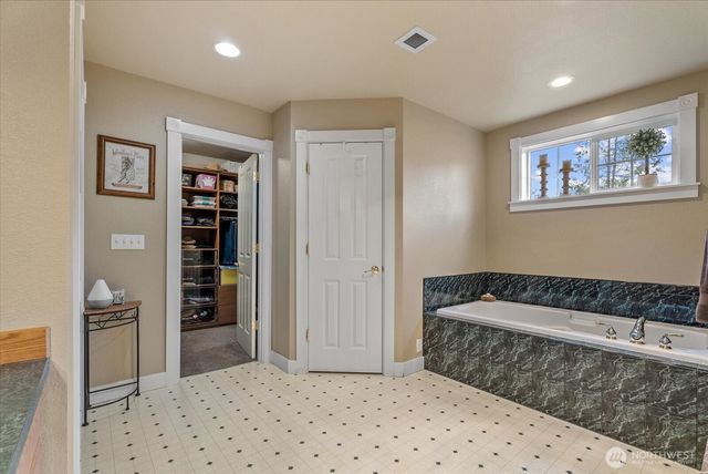 12108 40th Avenue E, Tacoma, WA 98446