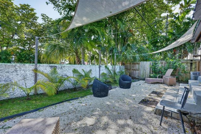 7811 NE 10th Ct, Miami, FL 33138