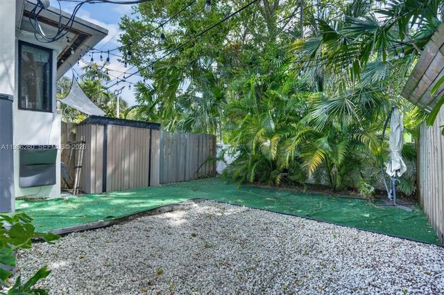 7811 NE 10th Ct, Miami, FL 33138