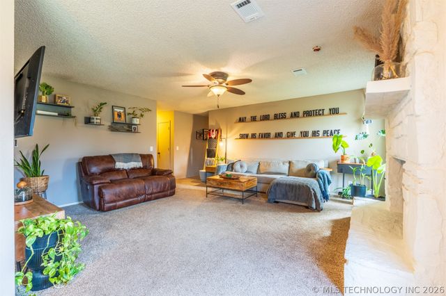 21106 E 32nd Street, Broken Arrow, OK 74014