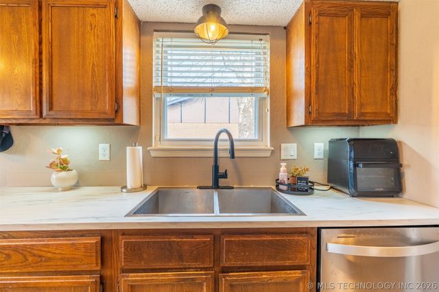 21106 E 32nd Street, Broken Arrow, OK 74014