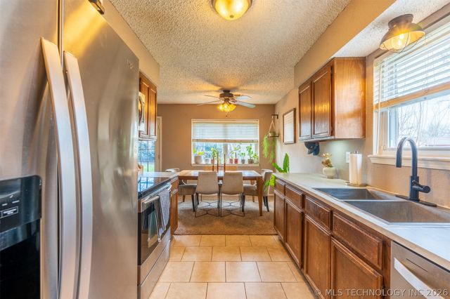 21106 E 32nd Street, Broken Arrow, OK 74014