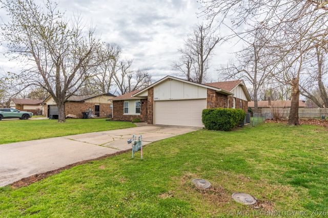 21106 E 32nd Street, Broken Arrow, OK 74014