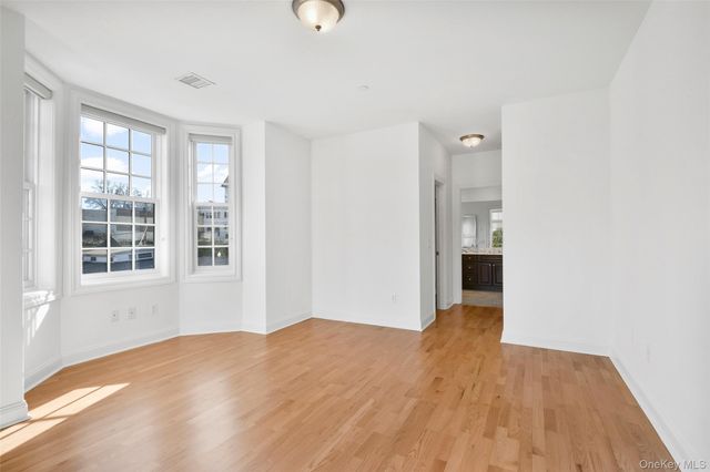 55 1st Street 207, Pelham, NY 10803