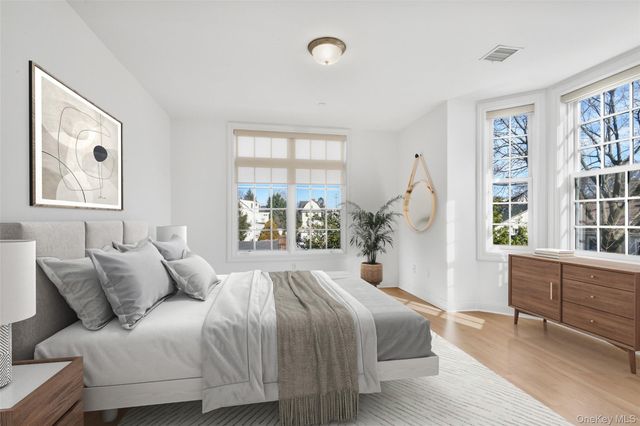 55 1st Street 207, Pelham, NY 10803