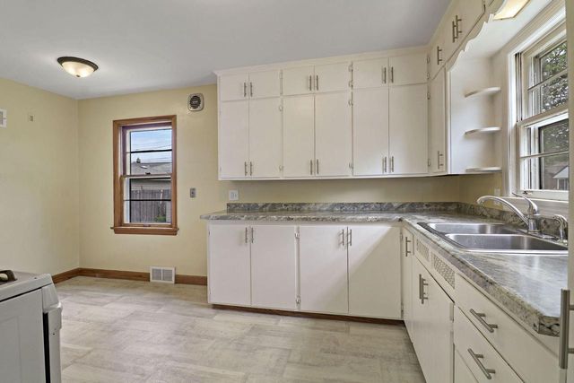 5237 35th AVENUE, Kenosha, WI 53144
