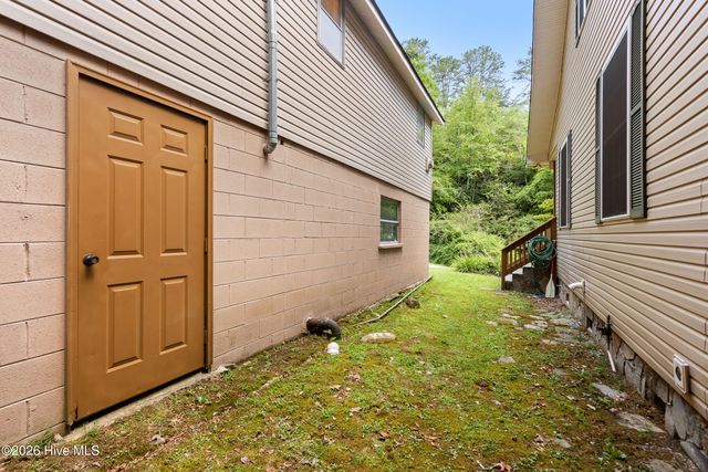 95 Cherokee Avenue, Andrews, NC 28901