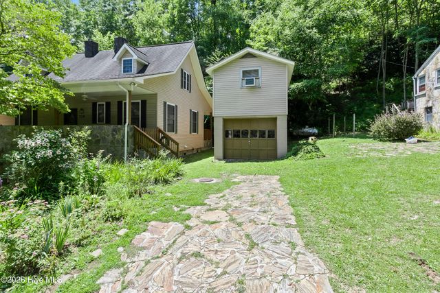 95 Cherokee Avenue, Andrews, NC 28901