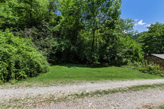 95 Cherokee Avenue, Andrews, NC 28901