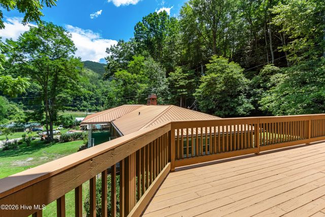 95 Cherokee Avenue, Andrews, NC 28901