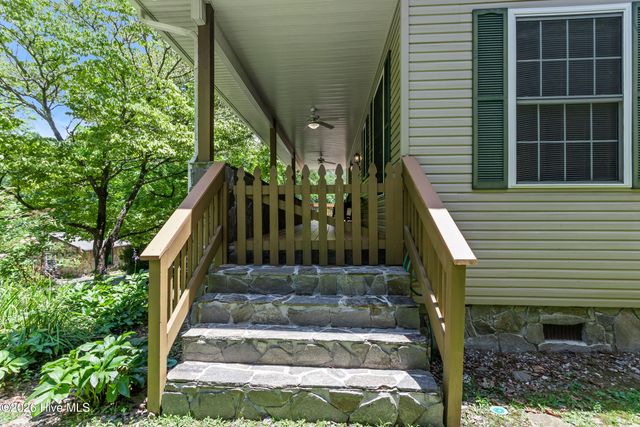 95 Cherokee Avenue, Andrews, NC 28901