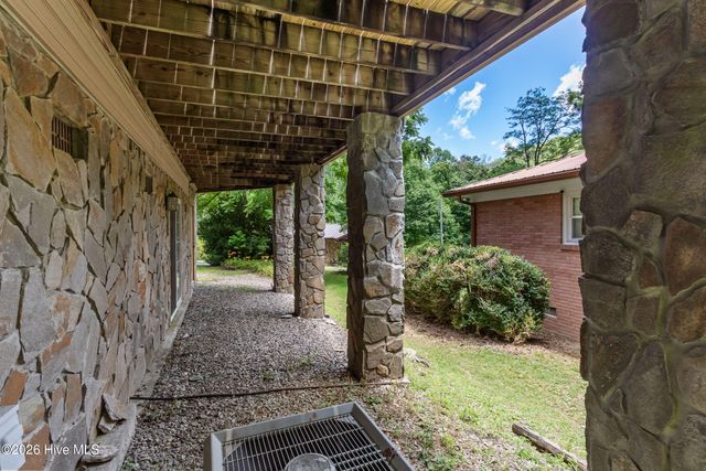 95 Cherokee Avenue, Andrews, NC 28901