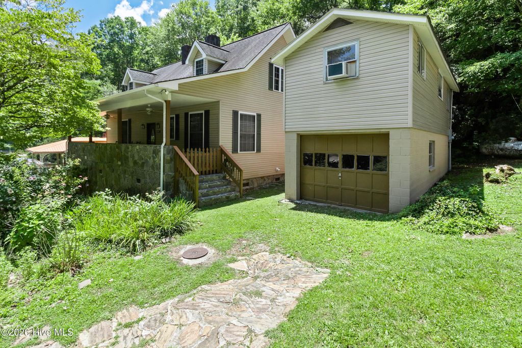 95 Cherokee Avenue, Andrews, NC 28901