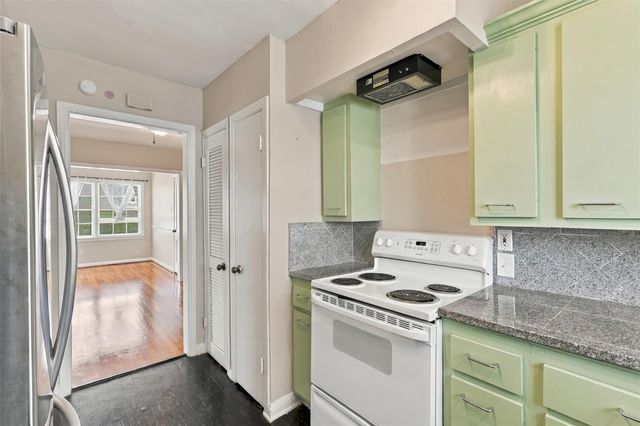4505 Larch Lane B, Bellaire, TX 77401