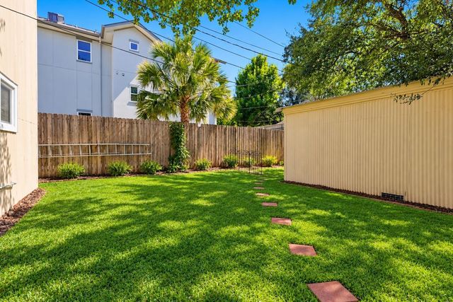 4505 Larch Lane B, Bellaire, TX 77401