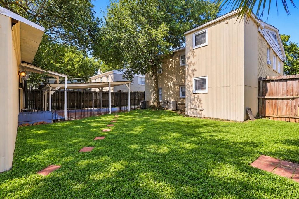 4505 Larch Lane B, Bellaire, TX 77401
