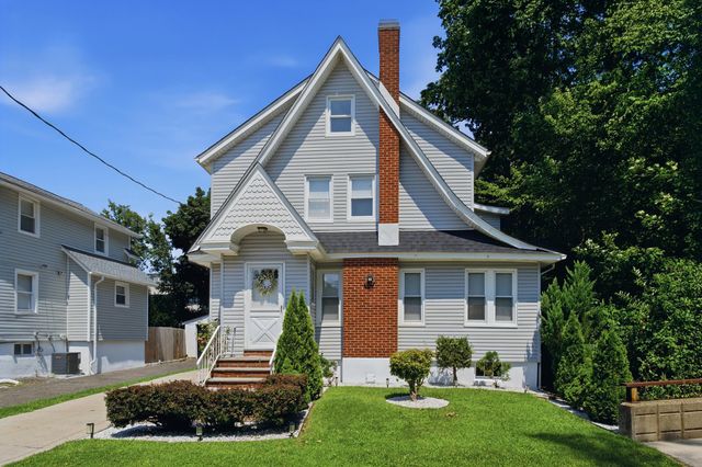 38 SHADYSIDE AVE, Dumont, NJ 07628