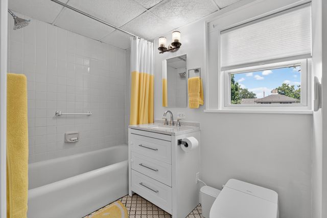 38 SHADYSIDE AVE, Dumont, NJ 07628