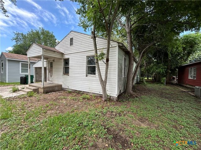 1610 E Rosebud Avenue, Victoria, TX 77901