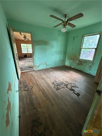 1610 E Rosebud Avenue, Victoria, TX 77901