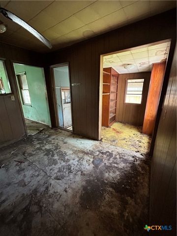 1610 E Rosebud Avenue, Victoria, TX 77901