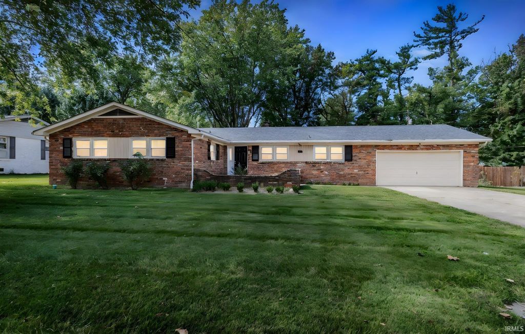 851 Park Plaza Drive, Evansville, IN 47715