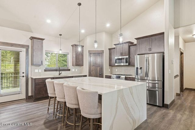 11614 N Waterford LOOP, Hauser, ID 83854