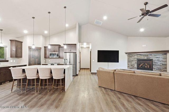11614 N Waterford LOOP, Hauser, ID 83854
