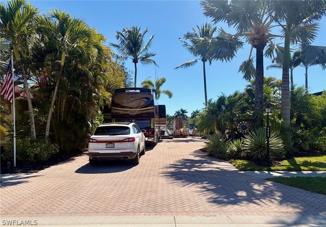 4869 Southern Breeze DR, Naples, FL 34114