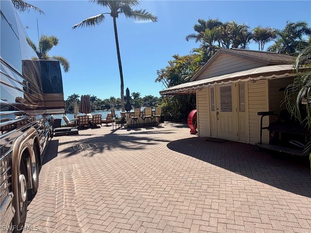4869 Southern Breeze DR, Naples, FL 34114