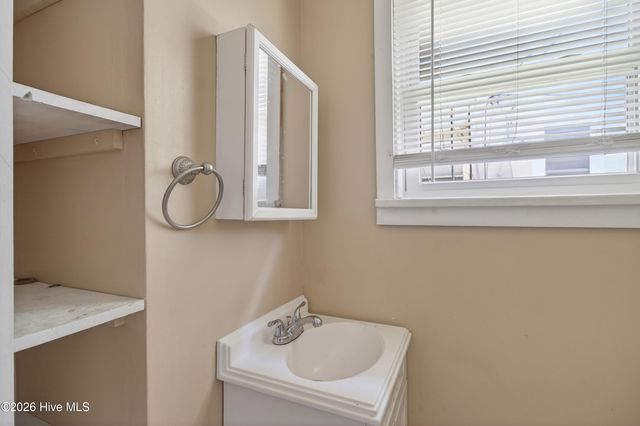 915 N Road Street, Elizabeth City, NC 27909