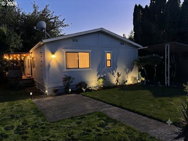 18780 CENTRAL POINT Rd 7, Oregon City, OR 97045