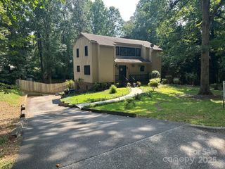 430 17th Avenue Drive NE, Hickory, NC 28601