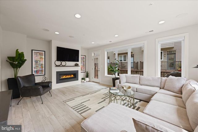 6727 EAMES WAY, Bethesda, MD 20817
